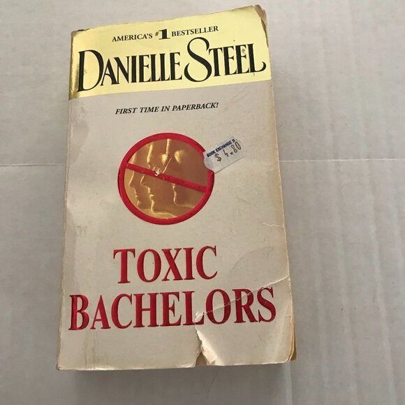 5 Danielle Steel Novels Plus a Bonus Gift - Picture 9 of 10